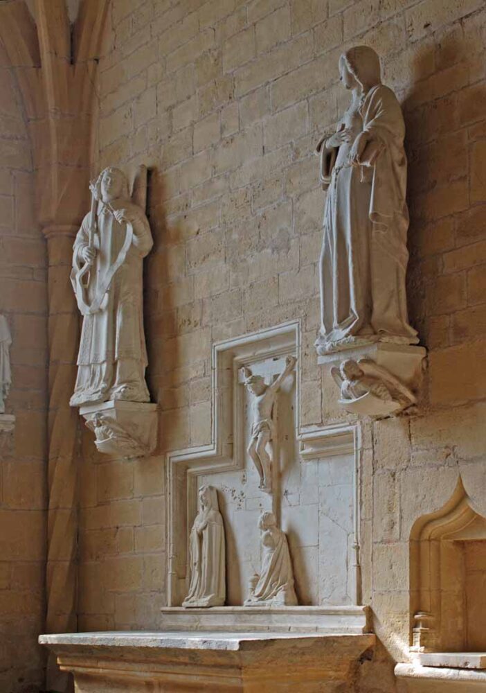 Le retable de la Crucifixion dans la chapelle nord