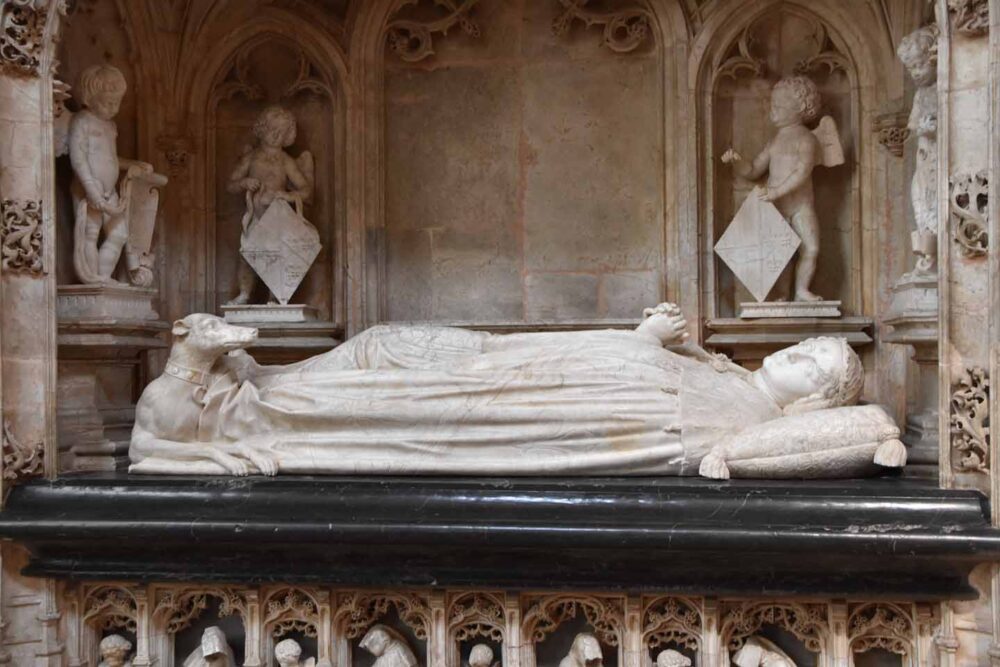 Socle d'un gisant au monastère royal de Brou