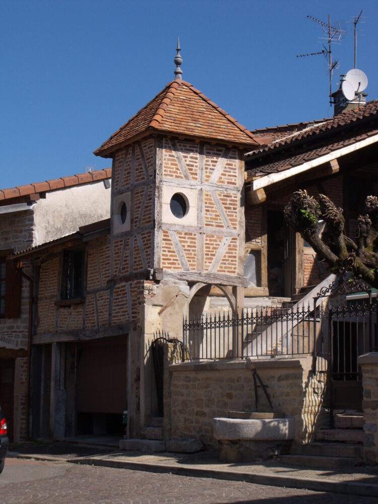 A proximité de la porte d'Occident de Romenay