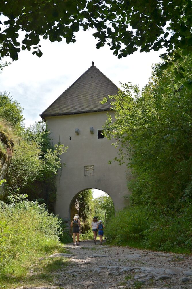 La porte d'octroi à Bourg-de-Sirod