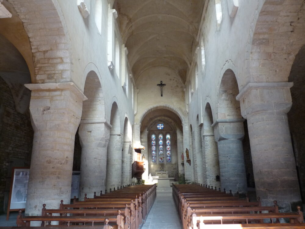 L'intérieur de l'église de Gigny