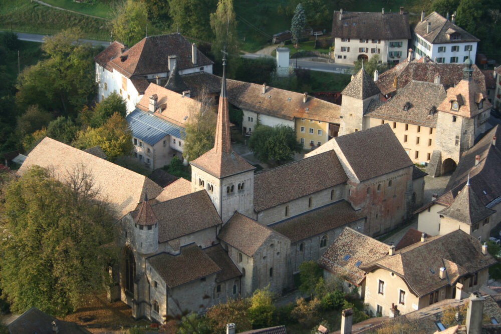 L'abbaye au cœur du village