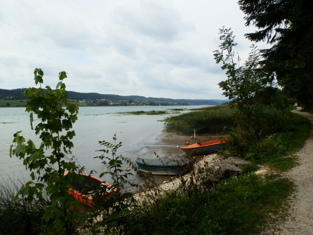 Le lac de Saint-Point, où se jette la source