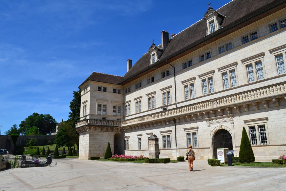 La médiathèque, ancien Hôtel-Dieu