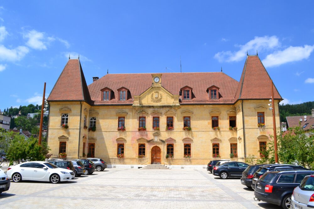 L'ancien prieuré clunisien, aujourd'hui mairie