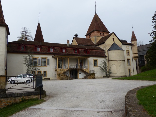 ...ancien prieuré clunisien